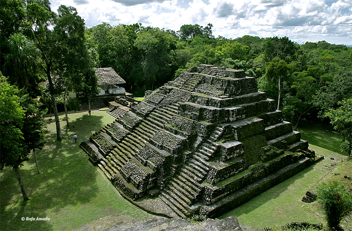 Expedición arqueológica Yaxhá y Topoxté "Bellezas del mundo Maya"